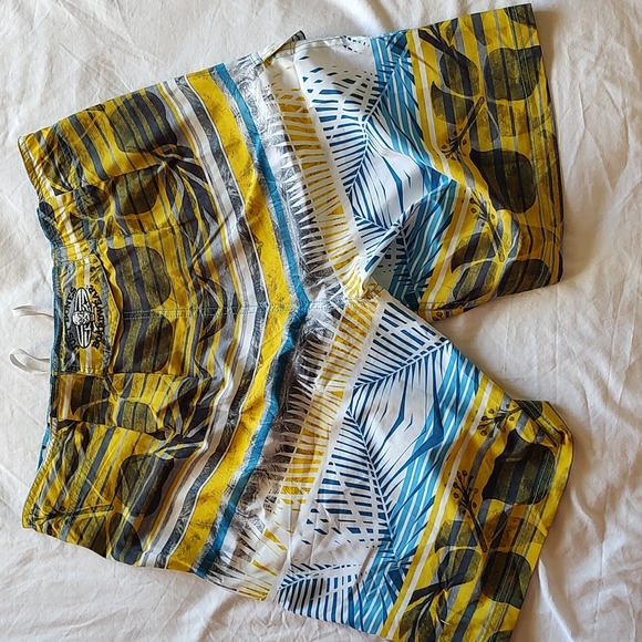 Just Bones board shorts sz 34 Hawaiian print - Picture 2 of 7